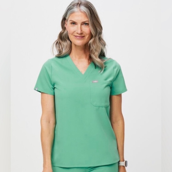 FIGS Caterina One Pocket Scrub‎ Top - Picture 1 of 5